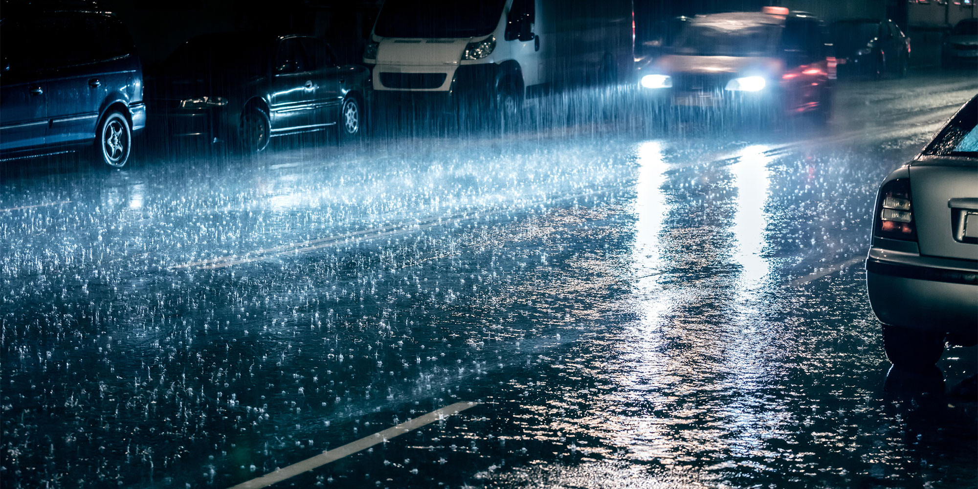 Autofahren bei Regen: Mit diesen zehn Tipps kommen Sie sicher an