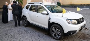 dacia-duster-papst-mobil_04