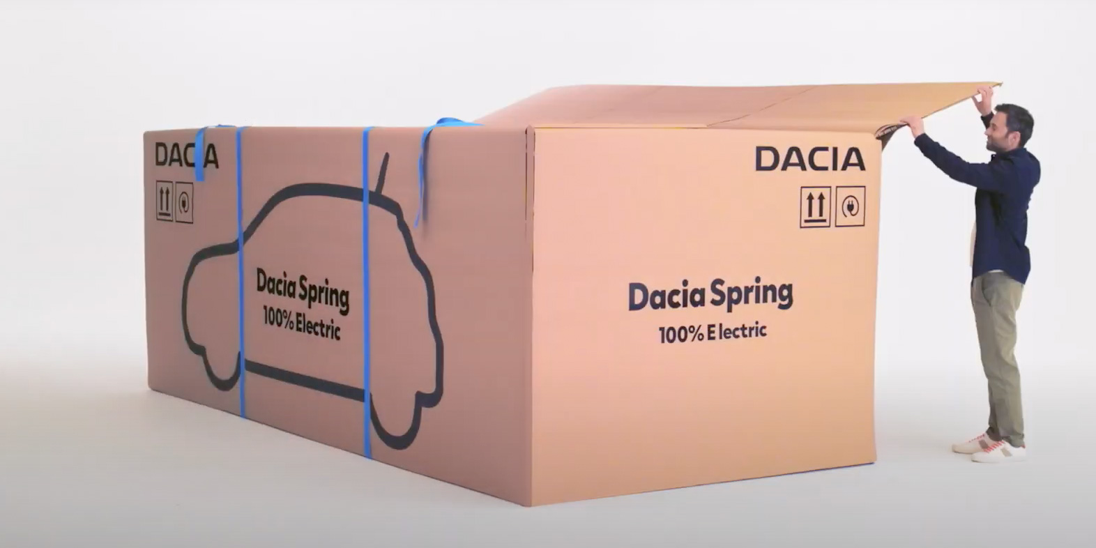 Dacia Spring Unboxing