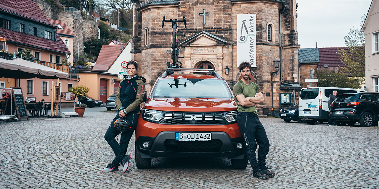 Dacia begleitet die Outdoor-Profis Benni Grams und Steffi Marth bei anspruchsvollen Challenges. Heute stellen wir dir die beiden erst einmal vor und geben einen Ausblick auf die spannenden Aufgaben der Dacia Outdoor Challenge.