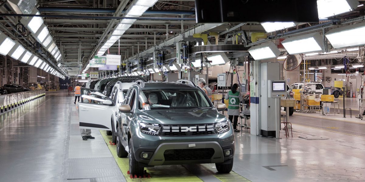 Neue Dacia Markenidentität perfekte Maßarbeit in laufender Produktion