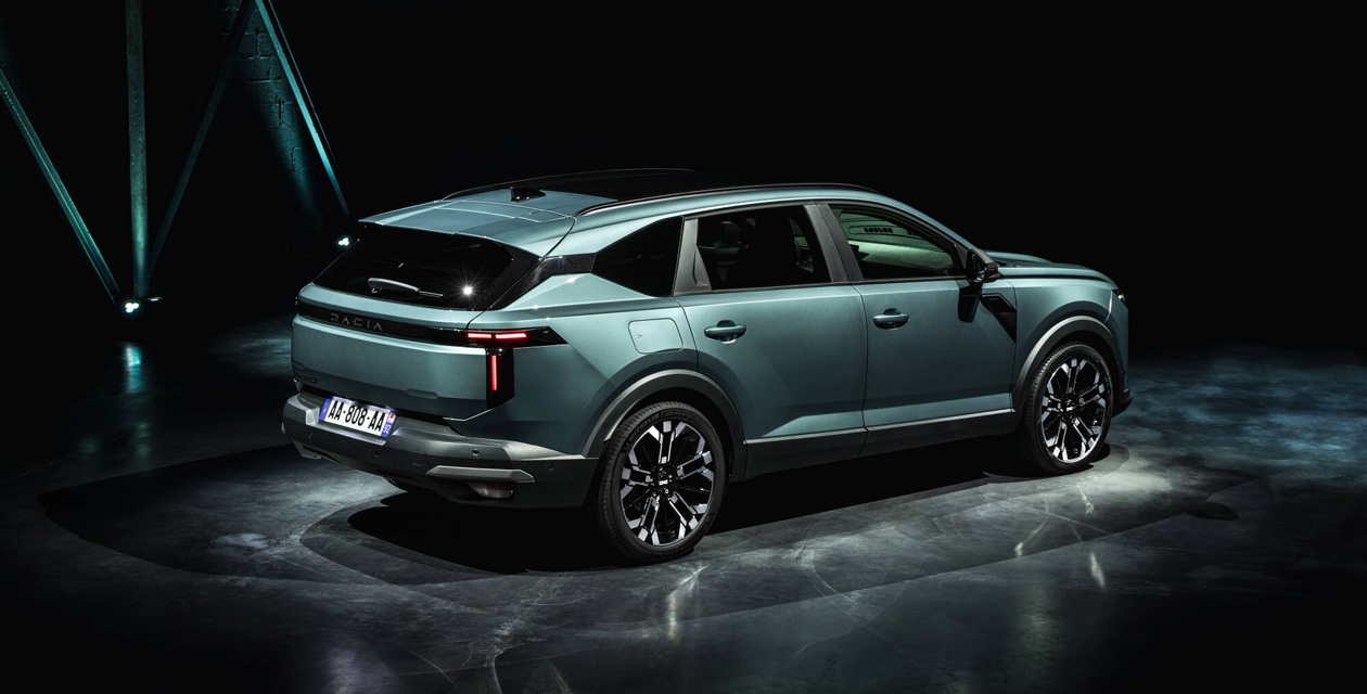 Dacia Striker von schräg hinten