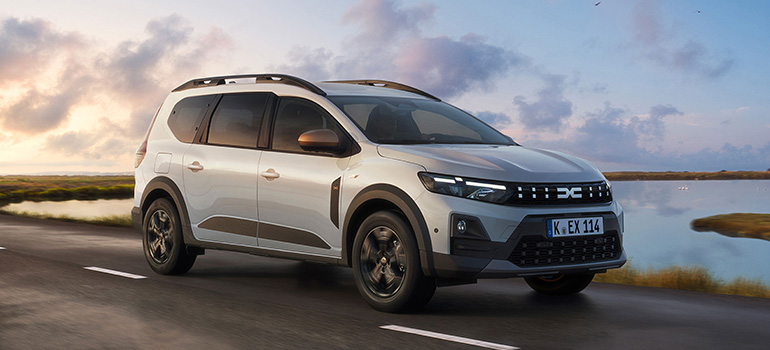 jogger-ri1-ph2-herozone-001-desktop-lokalisiert Dacia hybrid 155 ADAC